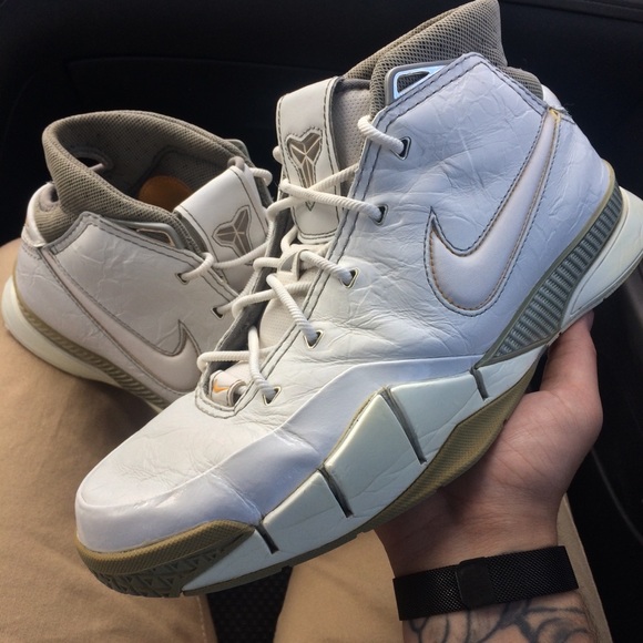 nike kobe 1 white